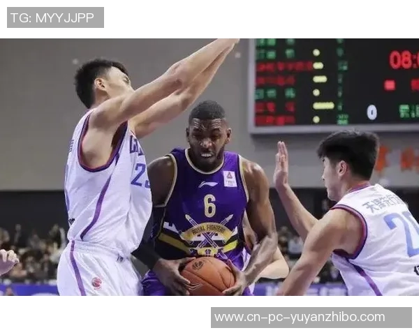 八一队与福建队激战正酣谁将赢得这场篮球对决的胜利